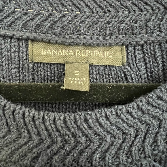 💕 Banana Republic Limited Edition Semi Fringe Crewneck Sweater in Navy Size S - Picture 3 of 4
